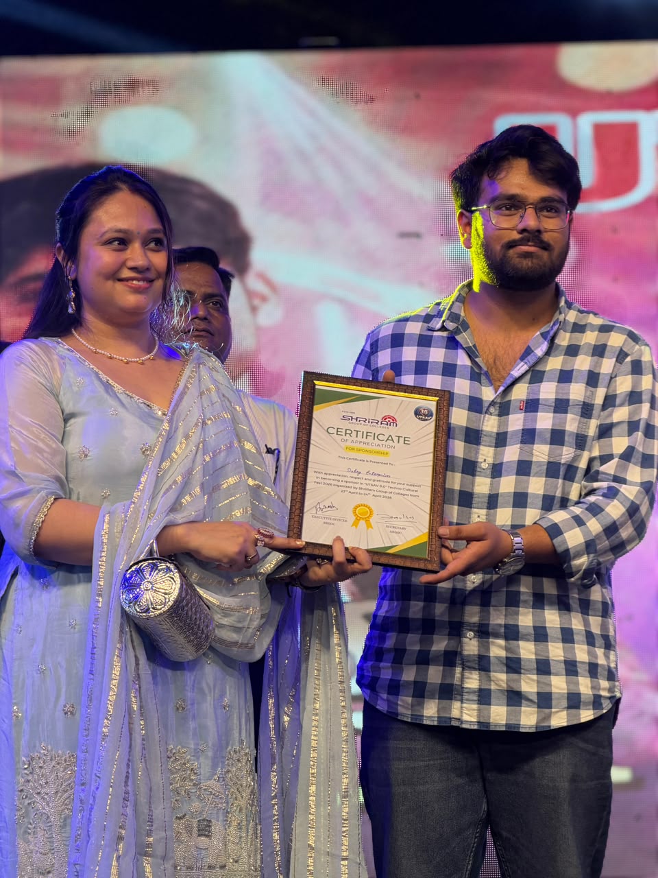 Krishna Garud receiving award from Dr. Shivani Sharma